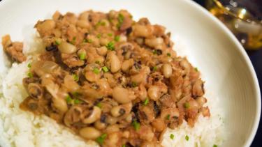 Modern versions of Hoppin' John layer black-eyed peas over white rice